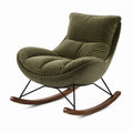 Mecedora de terciopelo verde con estructura de metal y base de madera